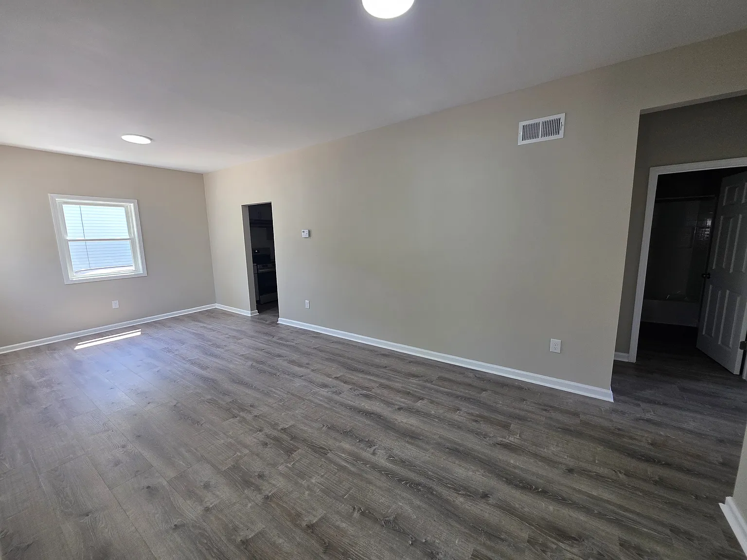 3 bed, 864 sqft, $1,500 — Photo 4