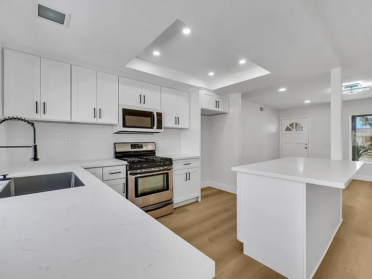 1052 W Quince St — Photo 19