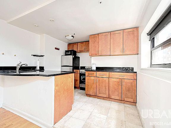 2nd image of 131 E 83rd St APT 6G