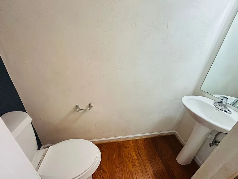 255 Windsor Dr — Photo 12