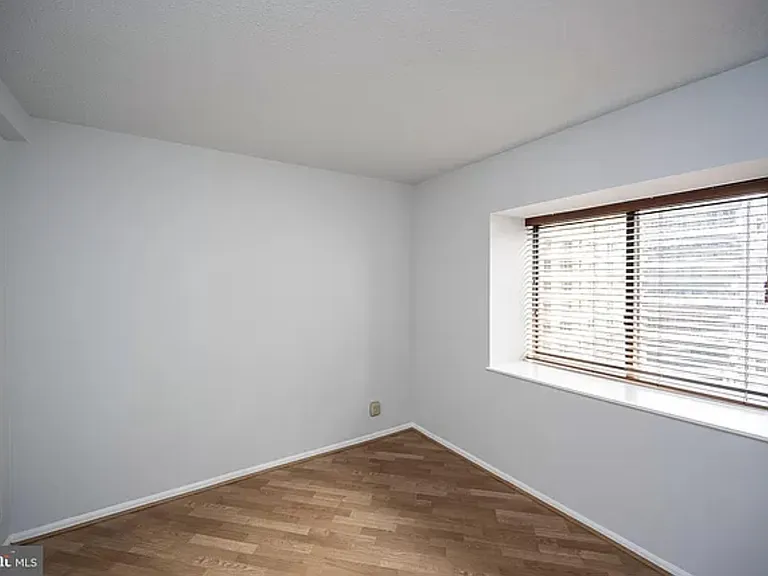900 N Stafford St #905 — Photo 16