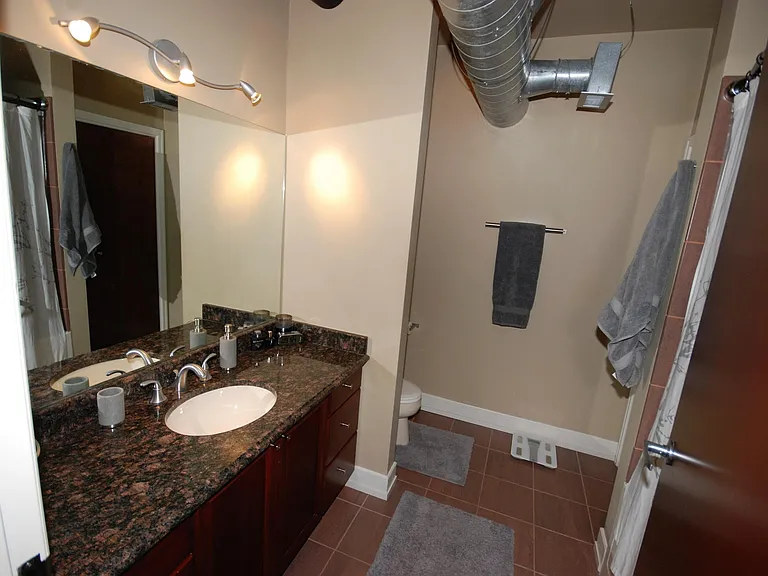 1103 N Main St — Photo 11
