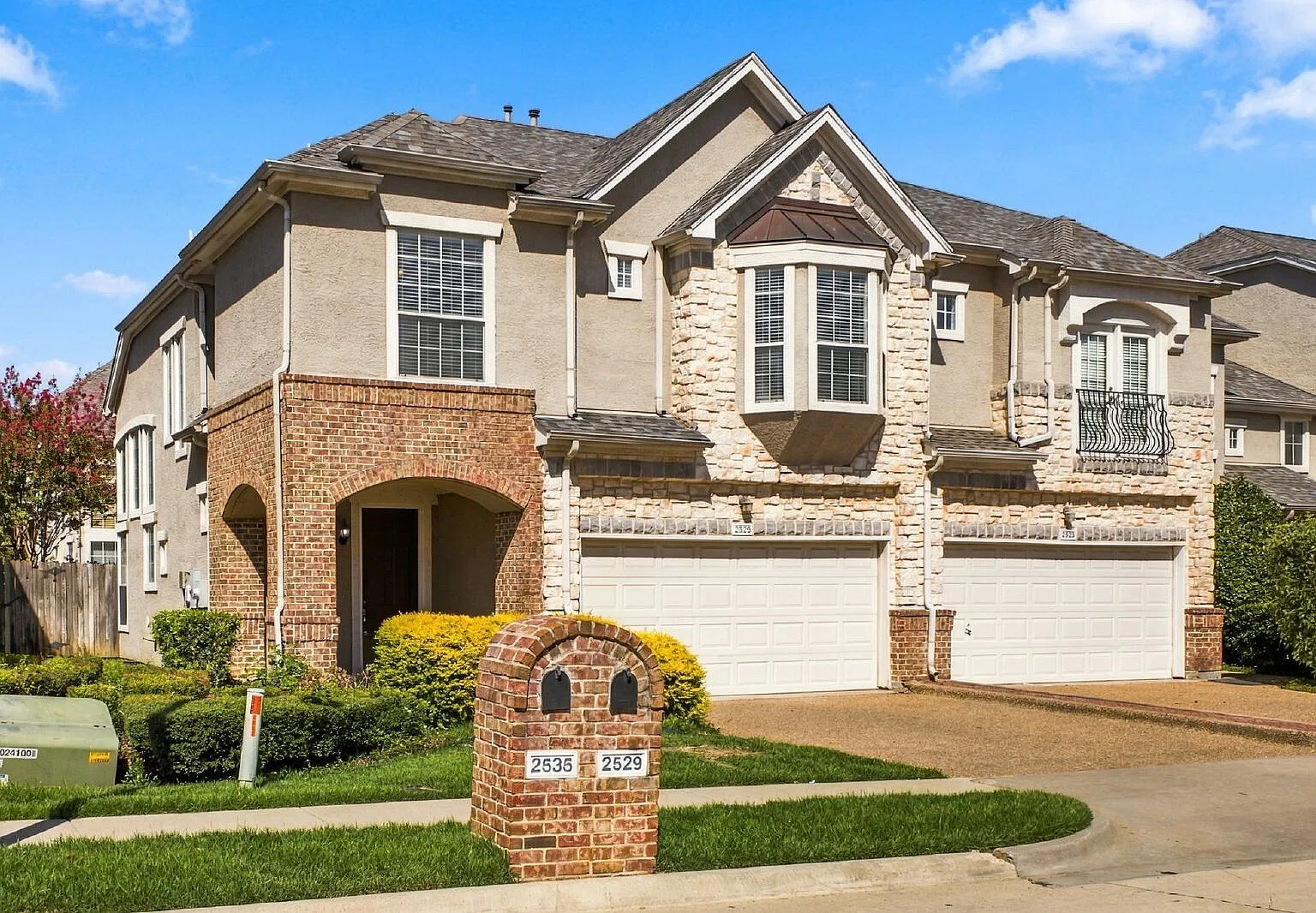 3 bed, 2.5 bath, 1678 sqft, $2,395 — Photo 2