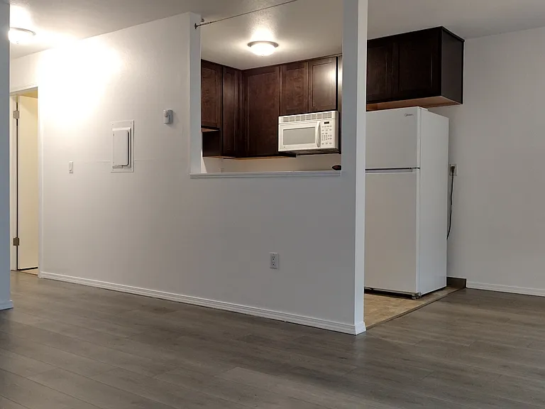 200 SW Florence Ave #D14 — Photo 5