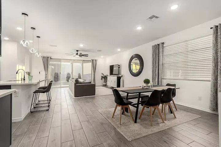 4 bed, 2002 sqft, $2,800 — Photo 4