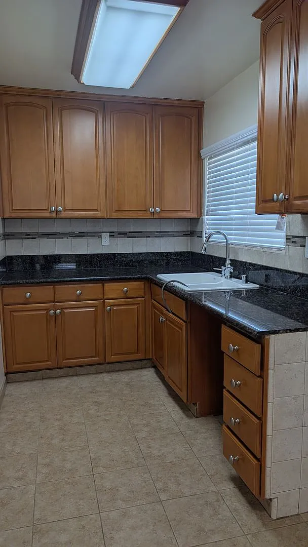 7232 N. Lotus Ave. — Photo 2
