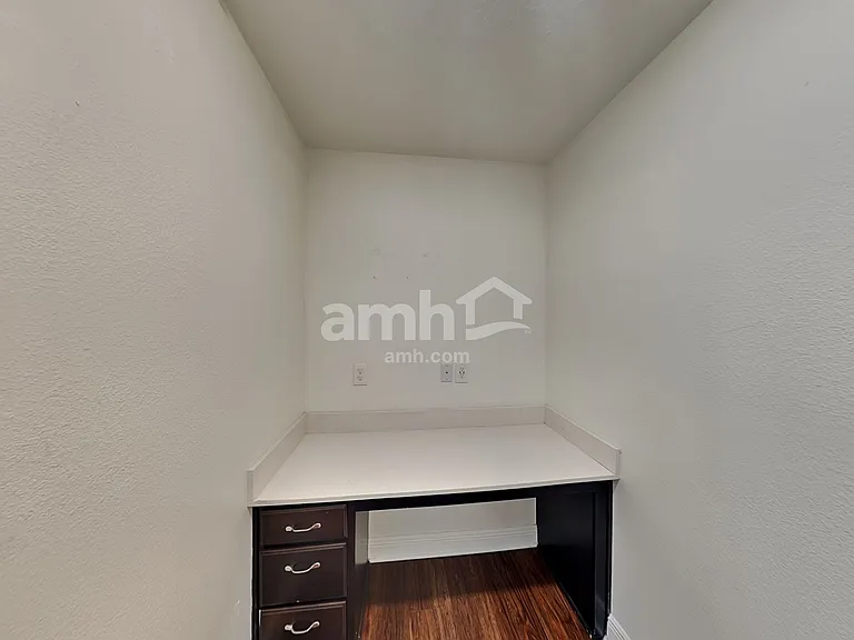1099 Sky Lakes Dr — Photo 13