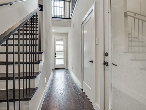 3rd image of 2523 La Altura Ln