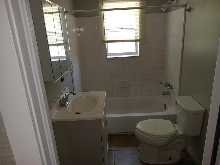 1708 W 24th St — Photo 25