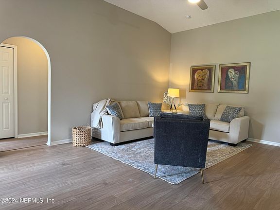 4th image of 11317 ILLFORD Drive