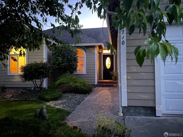 1710 Camellia Dr, McKinleyville, CA 95519