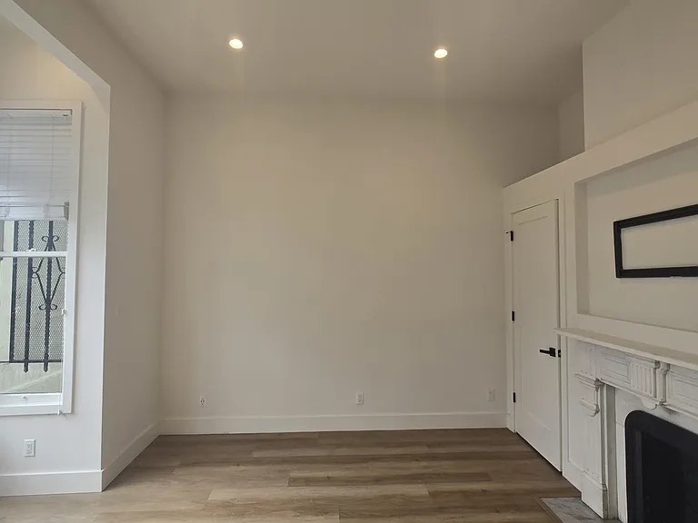 1649 La Salle Ave #1649 — Photo 20