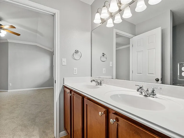 2505 Rusk Ct — Photo 24