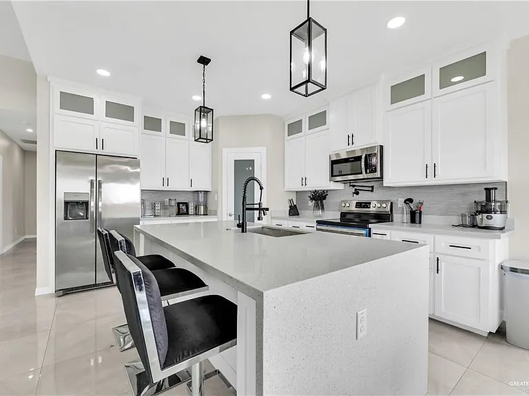 2805 Ulex Ave — Photo 2