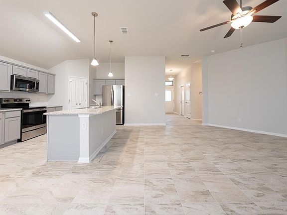 5th image of 1422 Lakeway Crossing Dr
