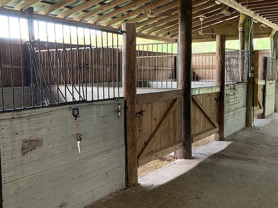 9 stalls, tack room, loft