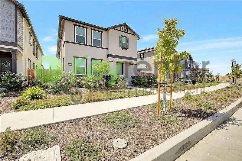 4 bed, 2.5 bath, 2102 sqft, $3,600 — Photo 2
