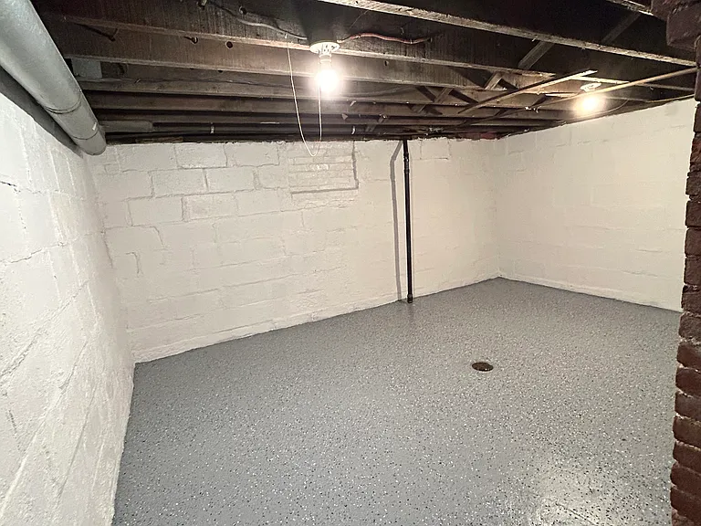 521 Franklin Ave — Photo 15