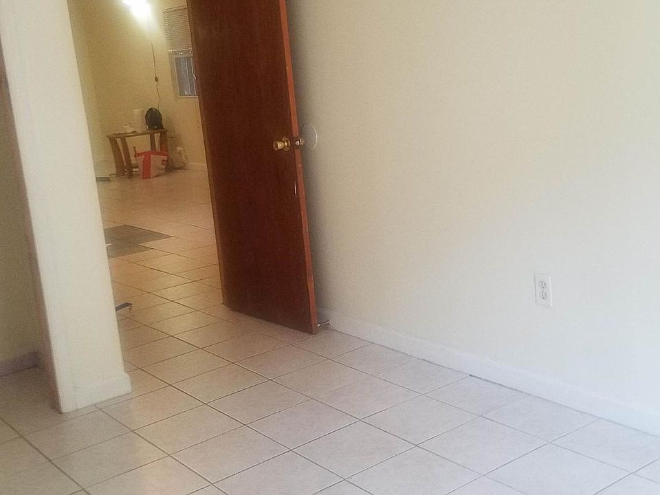 2nd image of 1178 Summit Ave