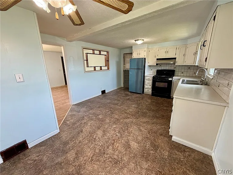 111 Deborah Dr — Photo 12