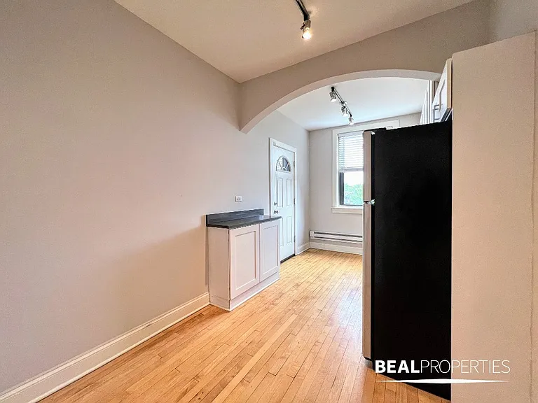 2321 N Rockwell St #B3 — Photo 7