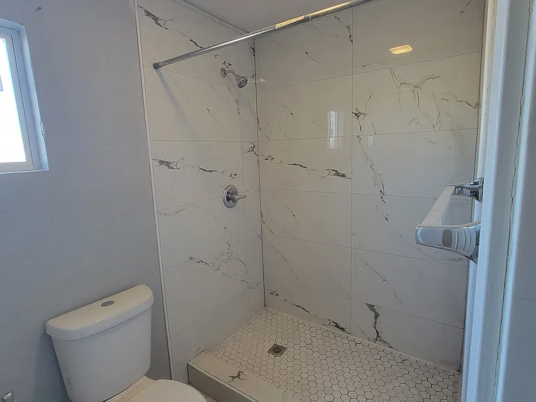 430 Corregidor Ave #B — Photo 14