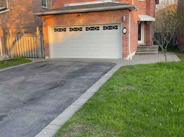 11 Iles St, Ajax, ON L1T 3V4
