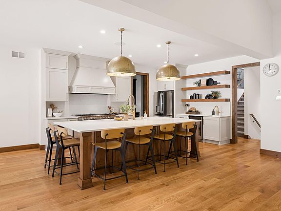 4th image of 609 Callahan Pl