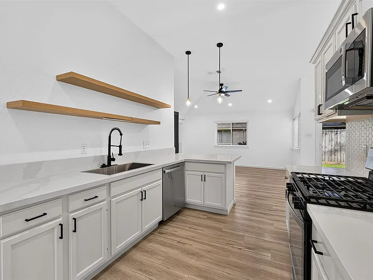 17006 Enchanted Cir E — Photo 13