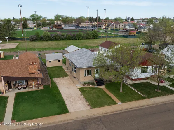 244 4th Ave SE, Dickinson, ND 58601