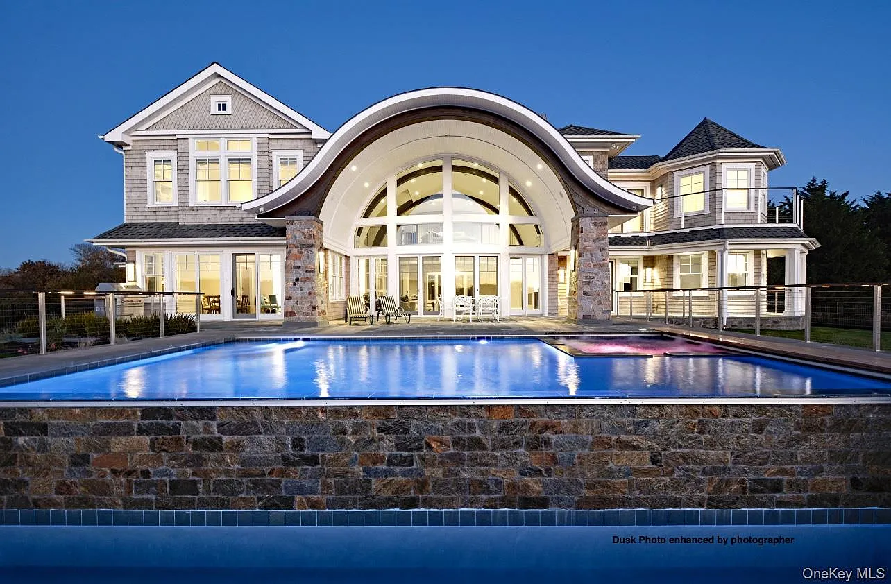 6 bed, 5.5 bath, 5896 sqft, $100,000 — Photo 2