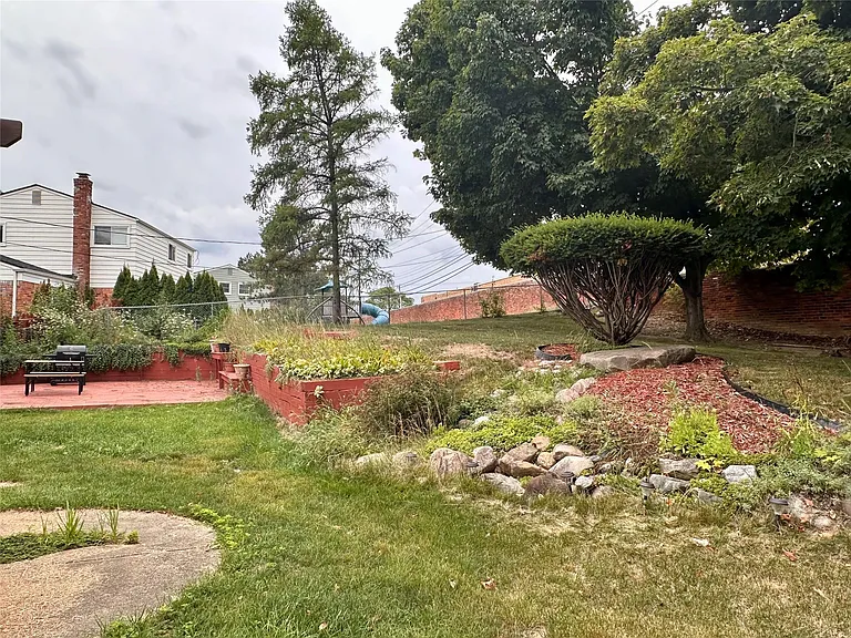 6942 Leslee Crest Dr — Photo 35