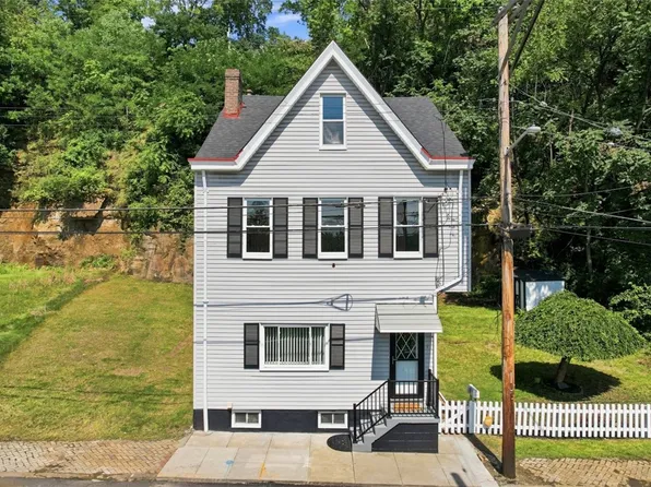 1042 Goehring St, Pittsburgh, PA 15212