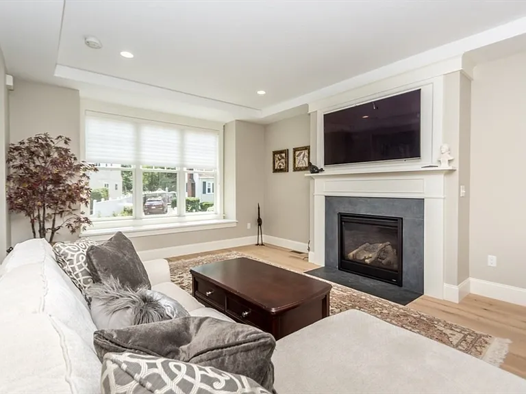 7 Floral Ave #7 — Photo 2