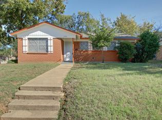 1701 Warren Ln, Fort Worth, TX 76112