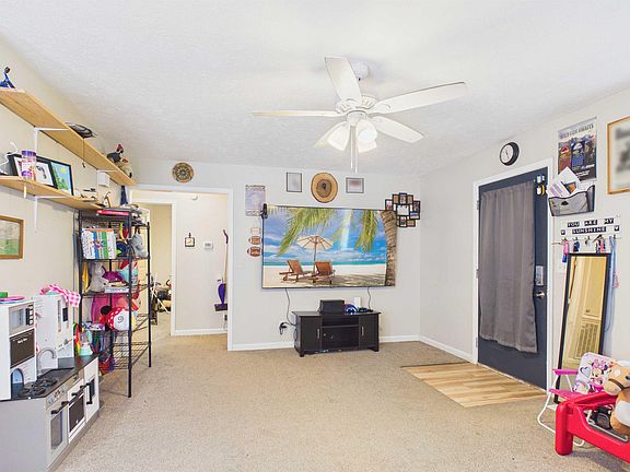 3rd image of 504 Walnut St