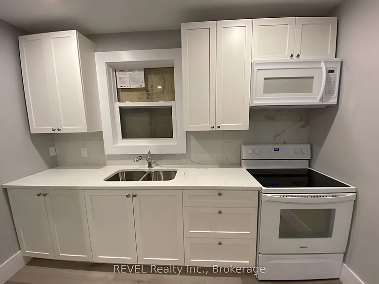 21 Plymouth Rd #LOWER — Photo 4