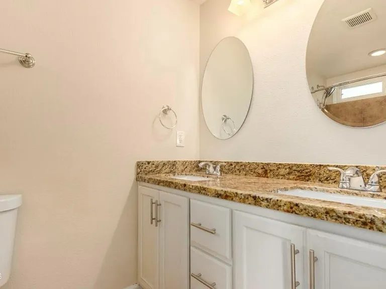 919 E La Jolla Dr — Photo 10