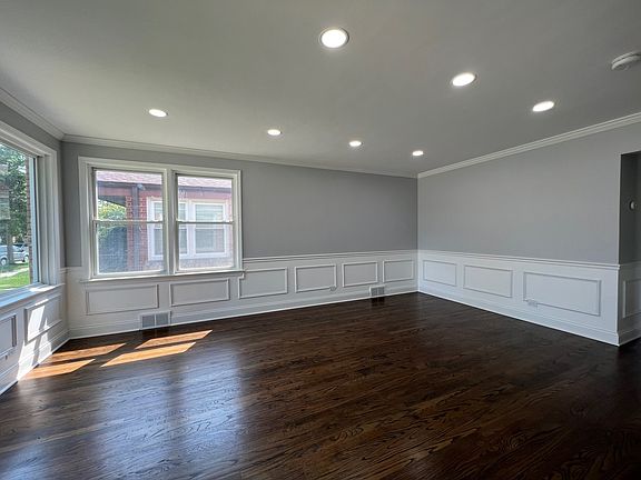 3rd image of 9242 Lorel Ave