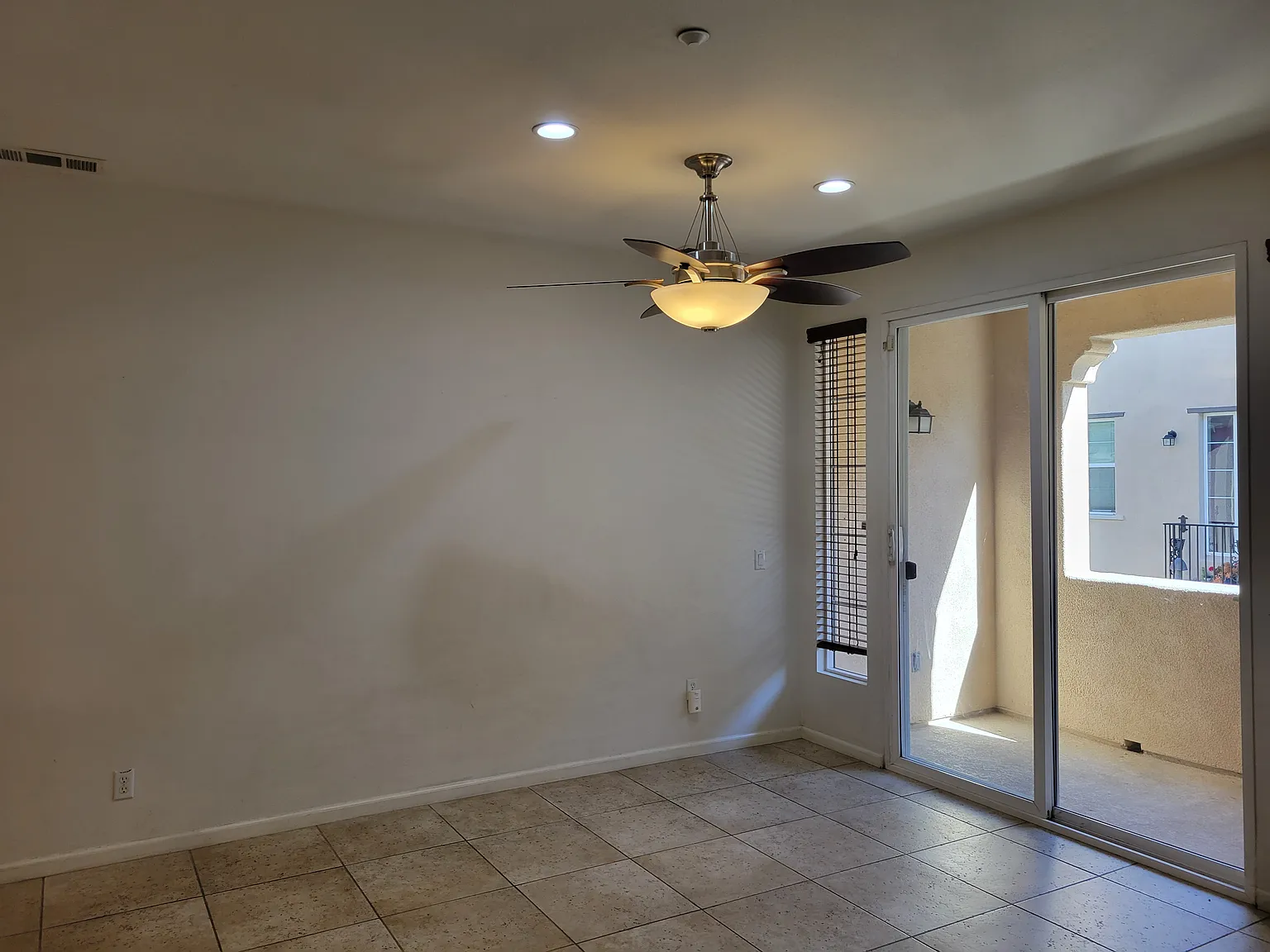 3 bed, 2.5 bath, 1775 sqft, $3,300 — Photo 3