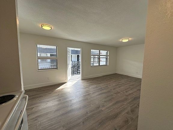 5th image of 2843 Fillmore St #202