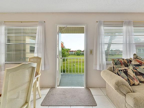 4th image of 79 Royal Oak Dr