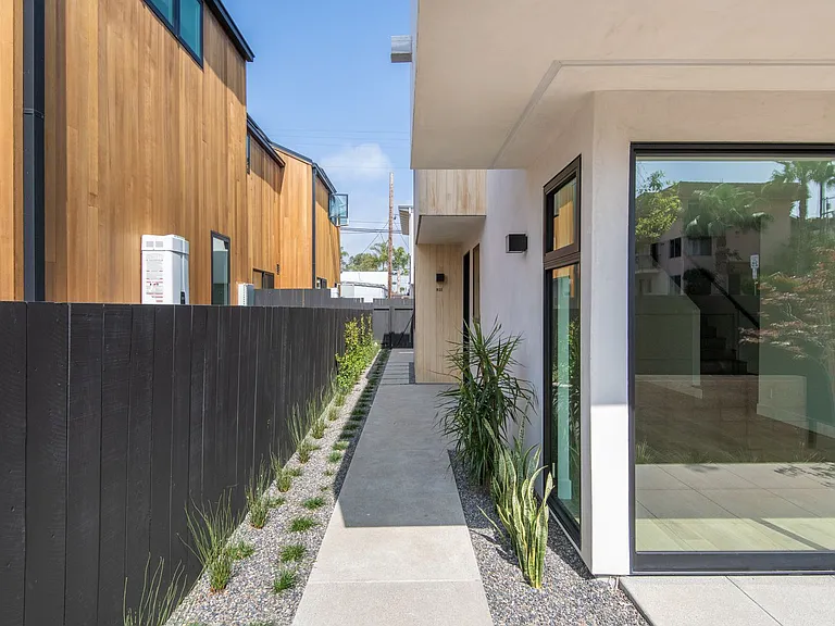 Luxury Living in the Heart of Downtown Encinitas — Photo 6