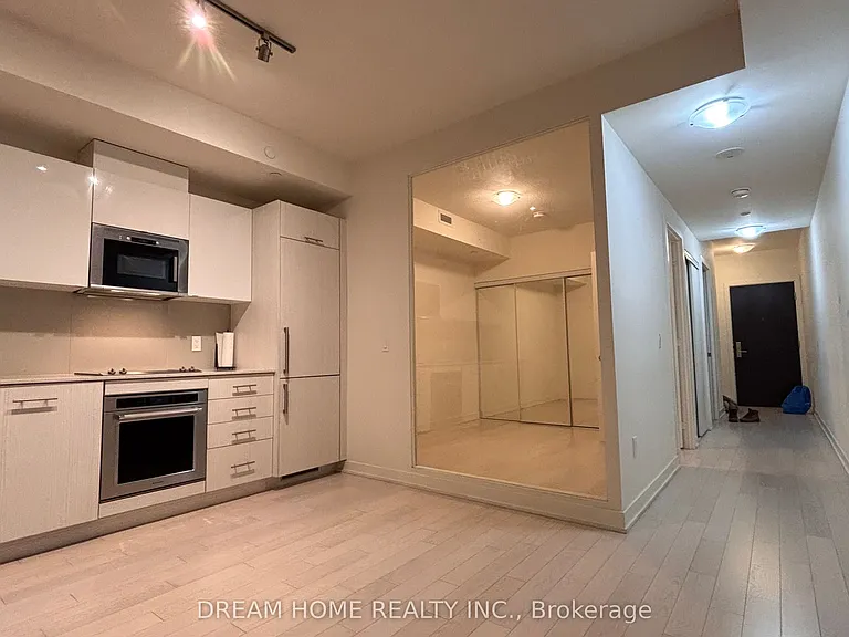330 Richmond St W #816 — Photo 4