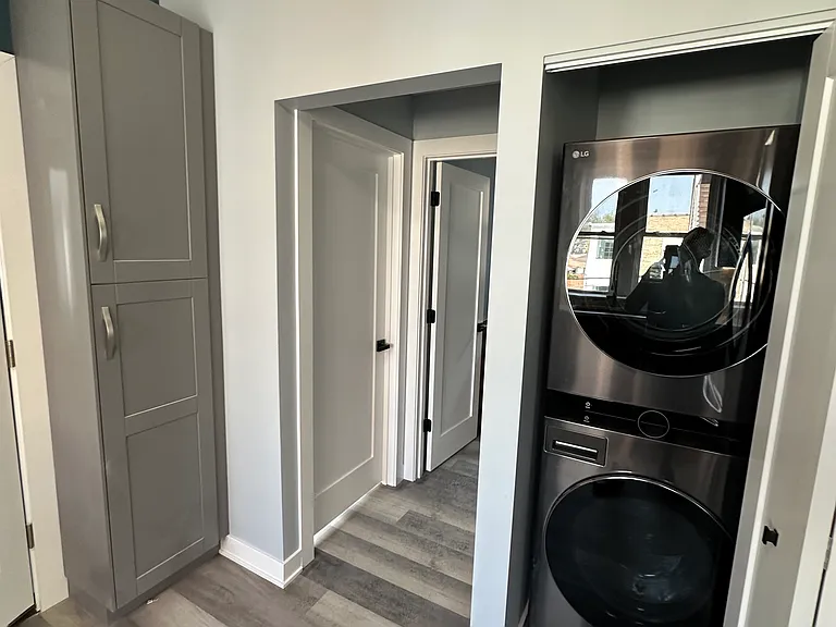 5131 W Roscoe St #2 — Photo 8