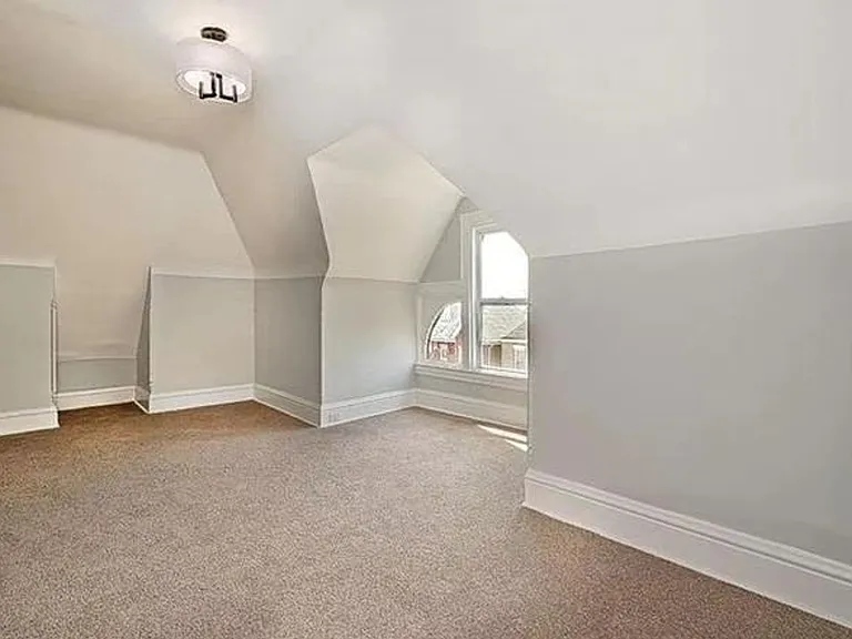 923 Adelaide St — Photo 27