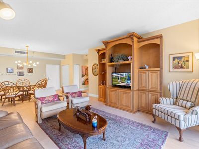 3530 Mystic Pointe Dr APT 102, Aventura, FL, 33180