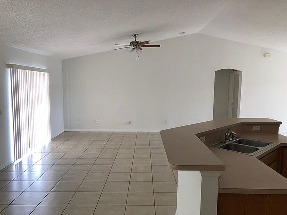 3rd image of 2582 SE Floresta Dr
