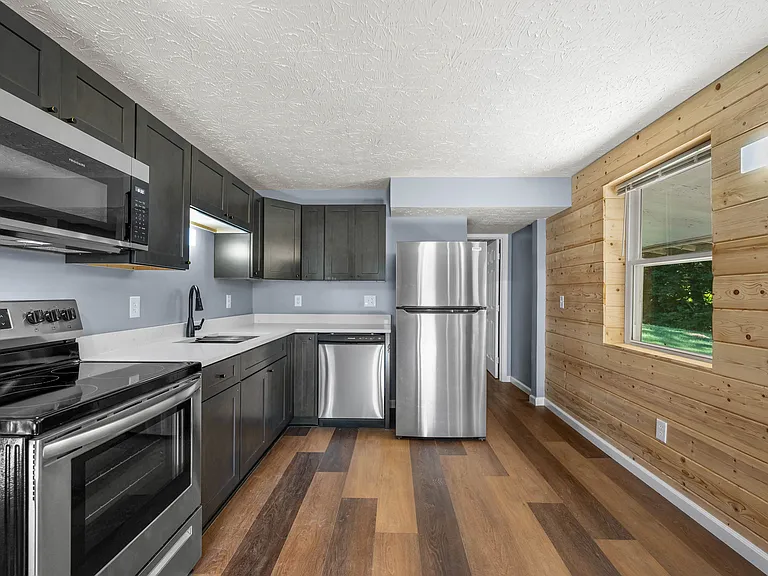 Cedar Dr — Photo 1