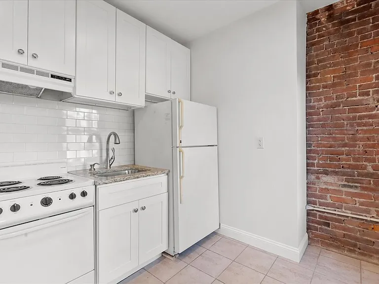 19 Harris St #4 — Photo 5